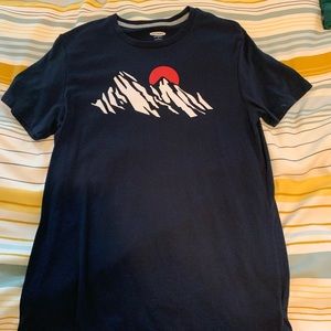 Old Navy tee shirt